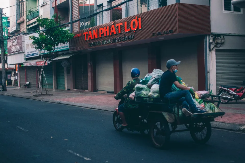 Xe đưa đón công nhân