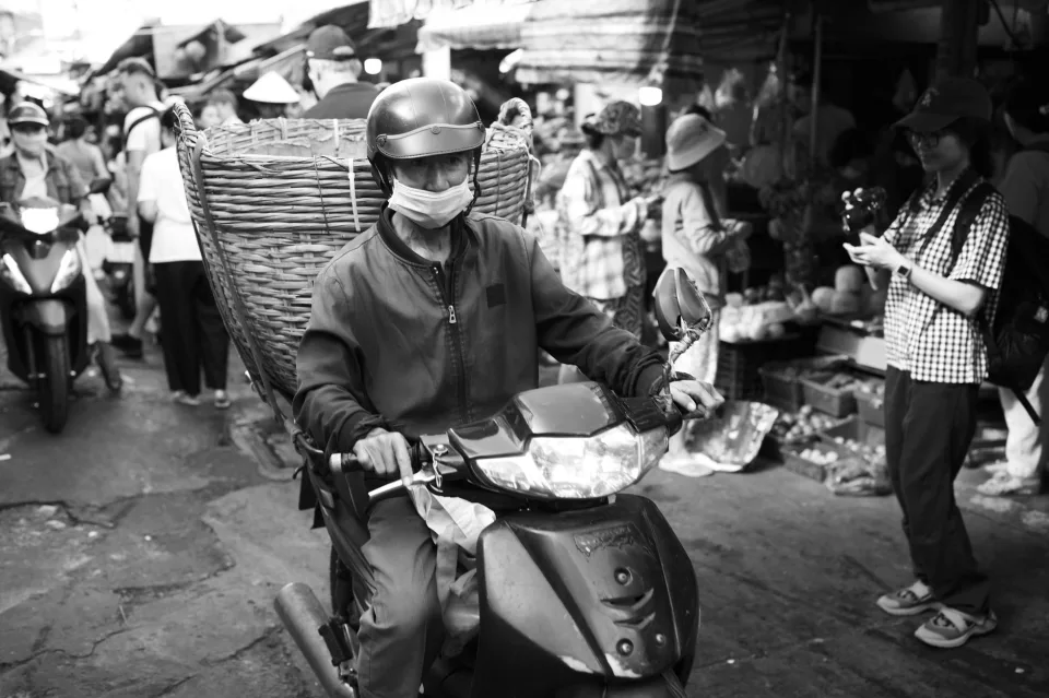 Xe trước khi giao — nội thất đã vệ sinh, bình xăng đầy — sau